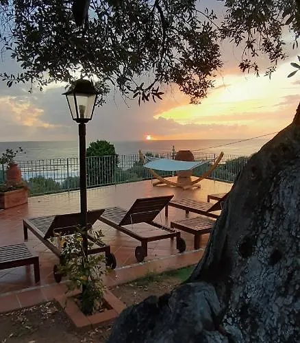 Incanto Del Mare B&B 팔리누로